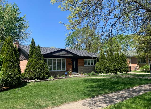 Property at 8632 New England Ave, Burbank, IL 60459, 3 beds, 2 baths