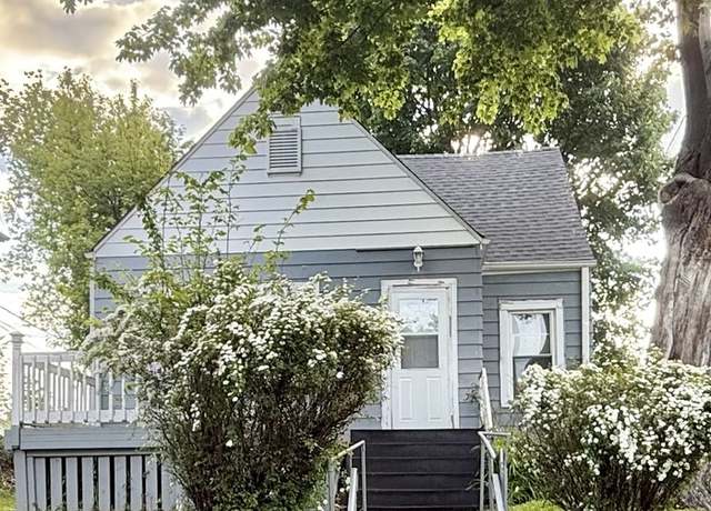 Property at 924 Lenox Ave, Waukegan, IL 60085, 3 beds, 1 bath