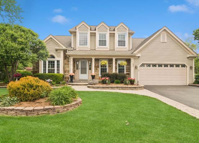 Property at 125 Lenox Ct, Schaumburg, IL 60193, 4 beds, 2.5 baths