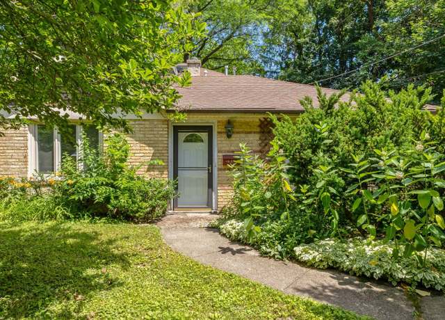 Property at 614 Riverside Dr, Libertyville, IL 60048, 3 beds, 2 baths