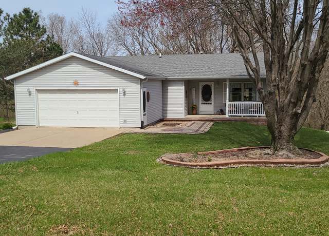 Property at 24194 Hillcrest Dr, Sterling, IL 61081, 4 beds, 3 baths