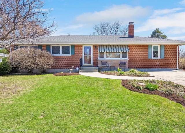 Property at 5823 Bentley Ave, Clarendon Hills, IL 60514, 3 beds, 1.5 baths