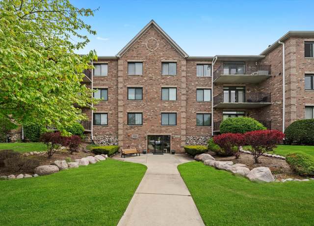 Property at 11035 Deblin Ln #205, Oak Lawn, IL 60453, 3 beds, 2 baths