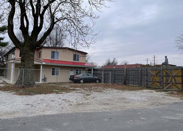 Property at 1507 N Ridgeway Ave, Champaign, IL 61821, 4 beds, 5 baths