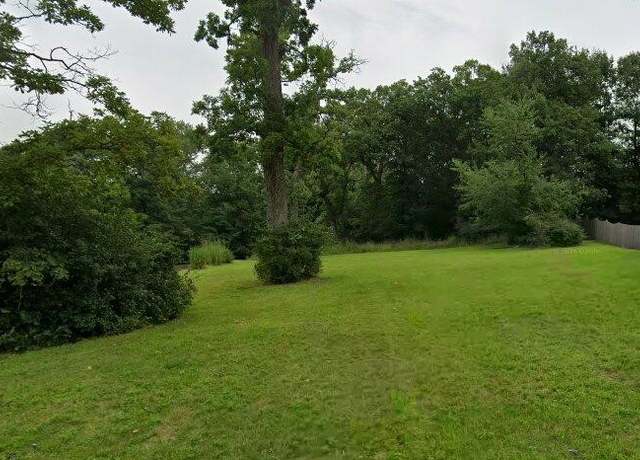 Property at 1040 Rosewood Dr, Carpentersville, IL 60110