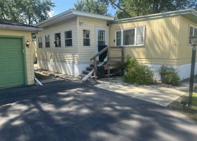 Property at 11 Aqueduct Dr, Diamond, IL 60416, 2 beds, 1 bath
