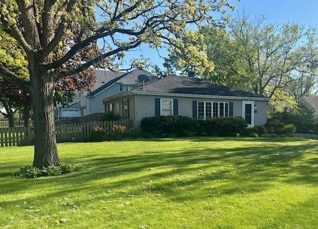 Property at 27W213 Manchester Rd, Winfield, IL 60190, 3 beds, 2.5 baths