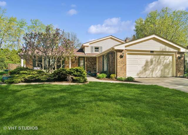 Property at 3041 N Huntington Dr, Arlington Heights, IL 60004, 3 beds, 2 baths