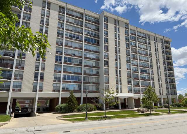 Property at 33 N Main St Unit 4J, Lombard, IL 60148, 1 bed, 1 bath
