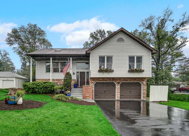 Property at 1011 Shady Ln, Lombard, IL 60148, 4 beds, 3 baths
