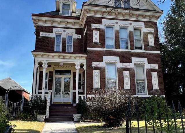 Property at 822 N 6th, Quincy, IL 62301, 4 beds, 2.5 baths