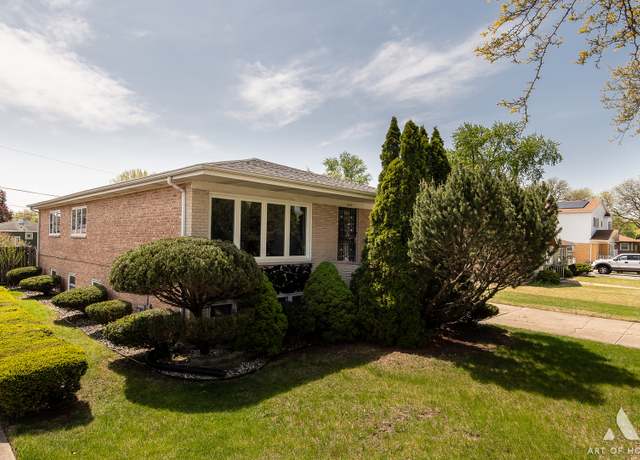 Property at 6755 W 87th Pl, Oak Lawn, IL 60453, 4 beds, 1.5 baths