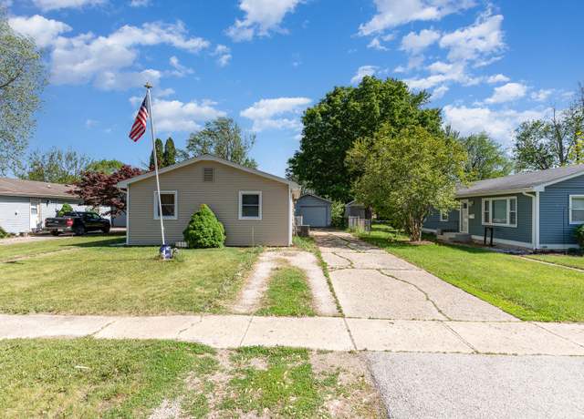 Property at 403 W School St, Plano, IL 60545, 3 beds, 1.5 baths