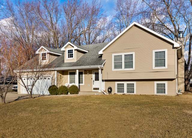 Property at 181 Skyline Dr, Carpentersville, IL 60110, 4 beds, 2.5 baths