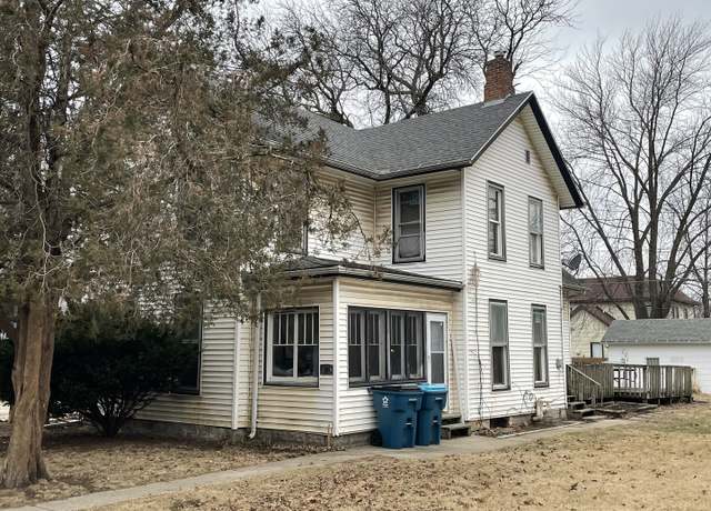 Property at 219 E Howard St, Pontiac, IL 61764, 5 beds, 3.5 baths