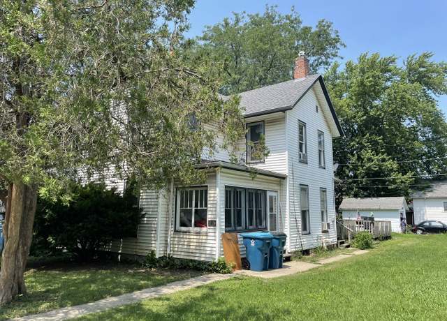 Property at 219 E Howard St, Pontiac, IL 61764, 5 beds, 3.5 baths
