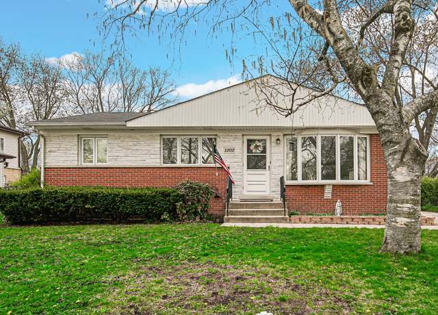 Property at 1202 S Birch Dr, Mount Prospect, IL 60056, 4 beds, 2 baths