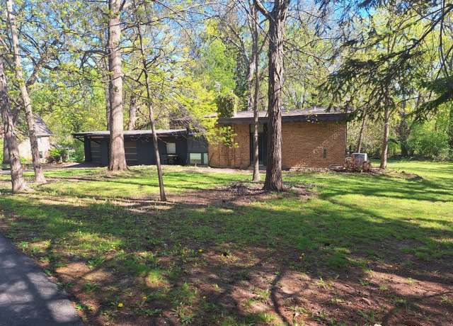 Property at 2065 Hickory Ln, Schaumburg, IL 60195, 3 beds, 1.5 baths