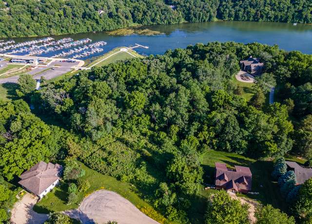 Property at 2 Waterford Dr, Galena, IL 61036
