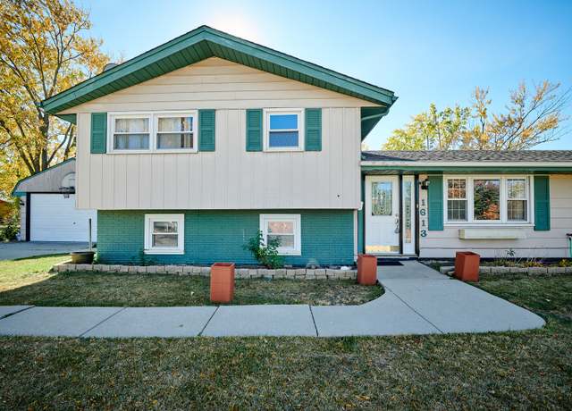 Property at 1613 Hartmann Dr, Schaumburg, IL 60193, 4 beds, 2 baths