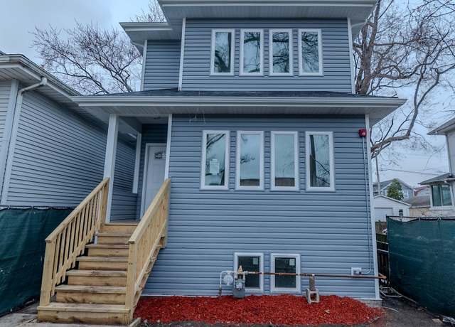 Property at 1131 S Ridgeland Ave, Oak Park, IL 60304, 4 beds, 3 baths