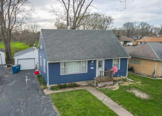 Property at 937 Country Club Dr, Kankakee, IL 60901, 3 beds, 1.5 baths
