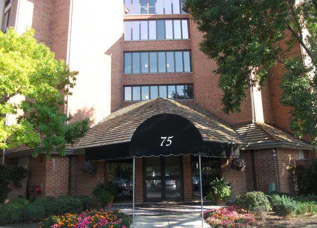 Property at 75 Kristin Cir #401, Schaumburg, IL 60195, 1 bed, 1 bath