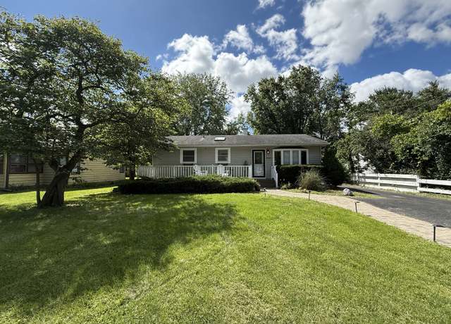 Property at 2840 Golf Rd, Joliet, IL 60432, 2 beds, 1.5 baths