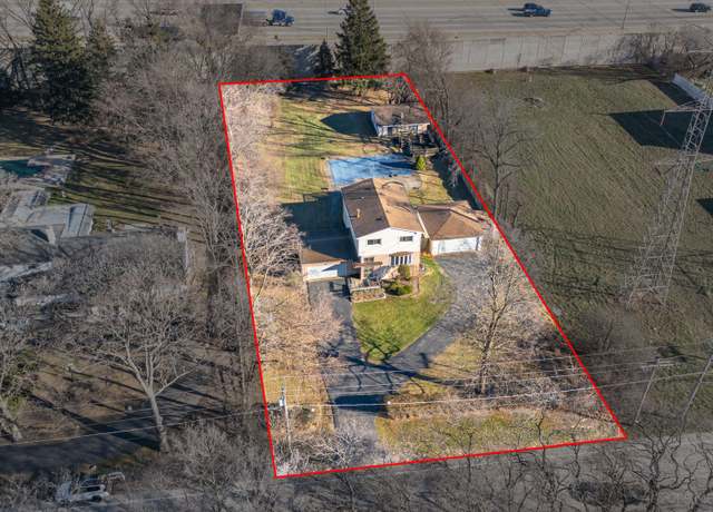 Property at 225 N East River Rd, Des Plaines, IL 60016, 4 beds, 1.5 baths
