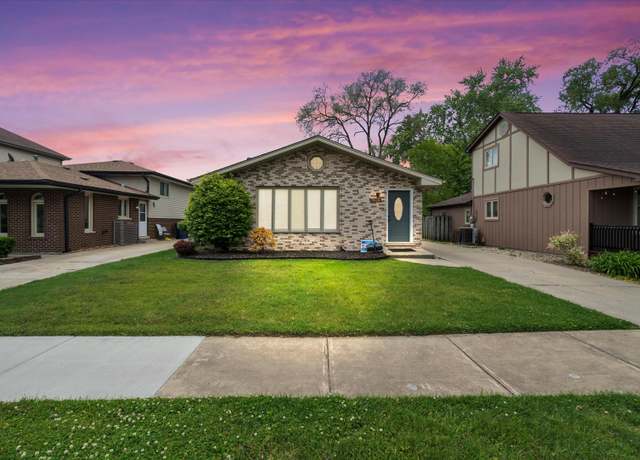 Property at 5809 W 90th Pl, Oak Lawn, IL 60453, 4 beds, 3 baths