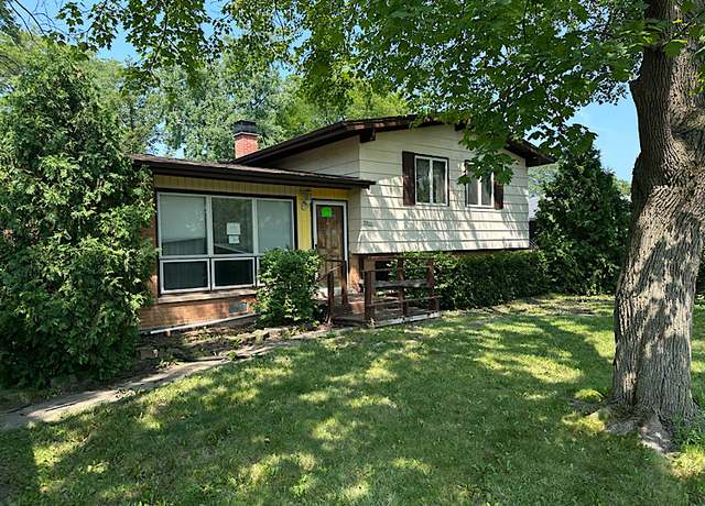 Property at 3200 Thornberry Ln, Glenview, IL 60025, 3 beds, 2 baths