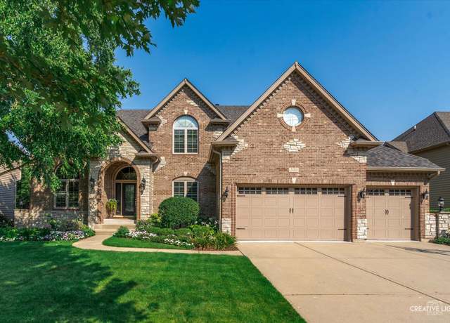 Property at 539 Eagle Brook Ln, Naperville, IL 60565, 5 beds, 5 baths