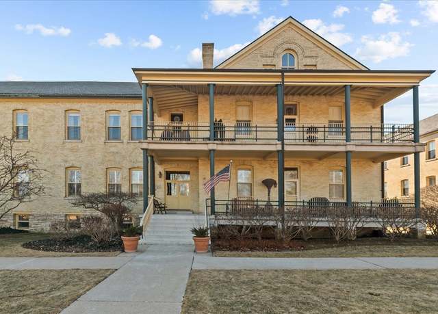 Property at 324 Leonard Wood Rd S #203, Highland Park, IL 60035, 3 beds, 2.5 baths