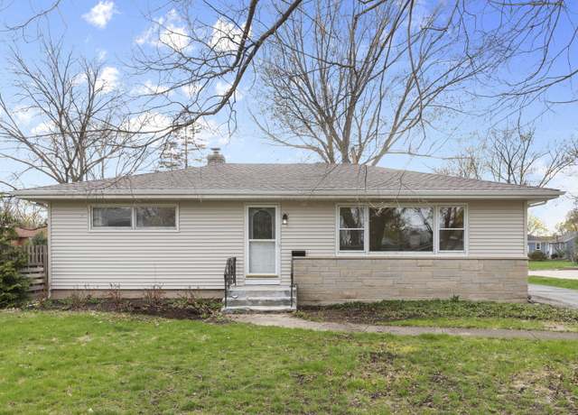 Property at 315 S 8th St, St. Charles, IL 60174, 3 beds, 2 baths
