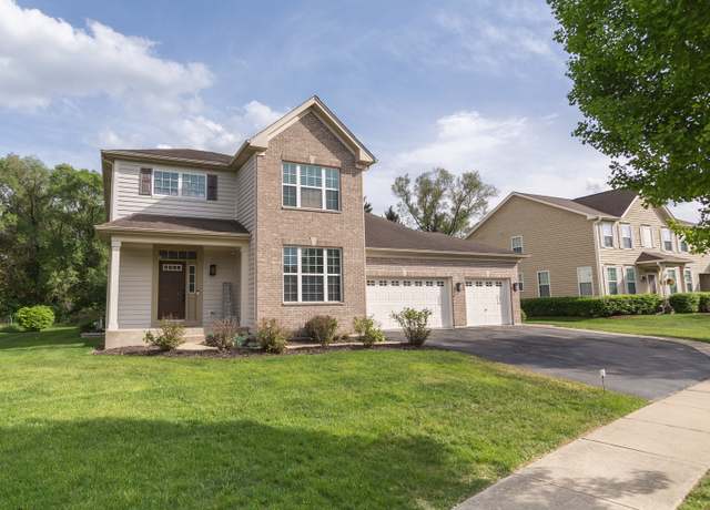 Property at 879 Oak Ridge Blvd, Elgin, IL 60120, 4 beds, 2.5 baths