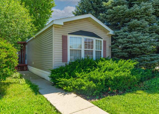 Property at 1 First Ave, Arlington Heights, IL 60005, 3 beds, 2 baths