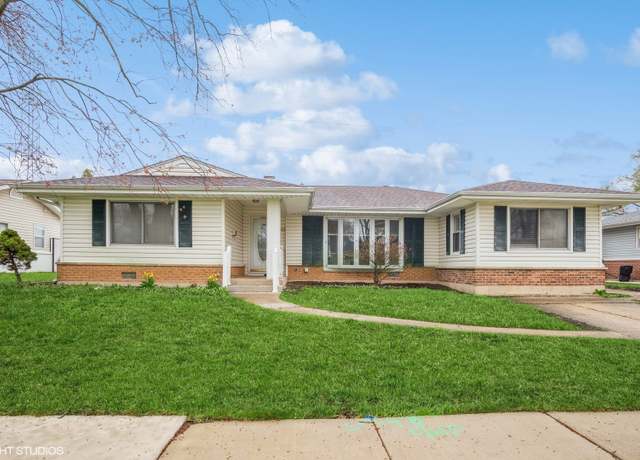Property at 943 Maple Ln, Elk Grove Village, IL 60007, 4 beds, 2 baths