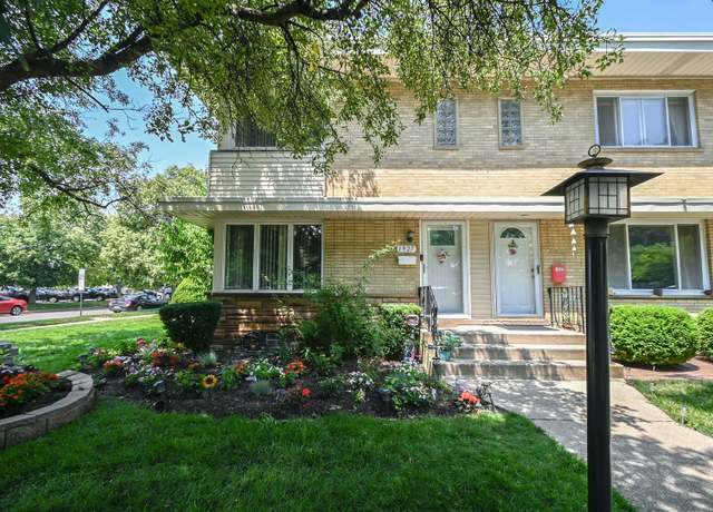 Property at 1927 Lee St, Evanston, IL 60202, 2 beds, 1.5 baths