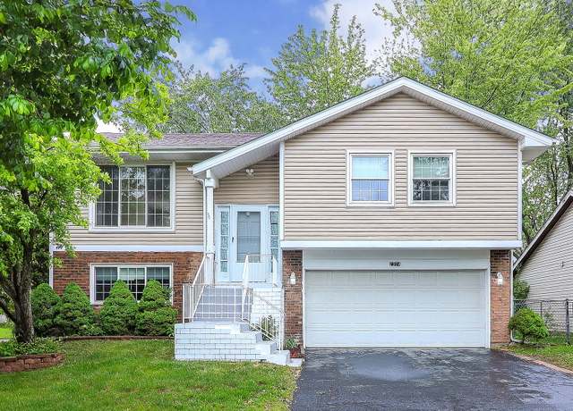 Property at 1914 Brookside Ln, Hoffman Estates, IL 60169, 3 beds, 2 baths