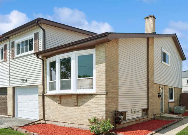 Property at 9354 Twin Oaks Ln, Des Plaines, IL 60016, 4 beds, 2.5 baths