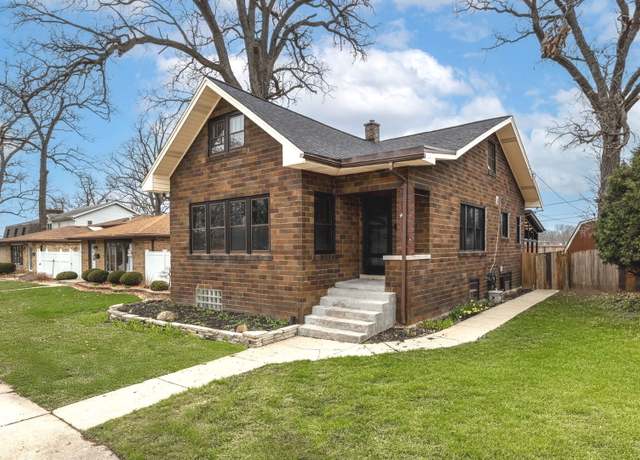 Property at 7224 W 112th St, Worth, IL 60482, 5 beds, 2 baths