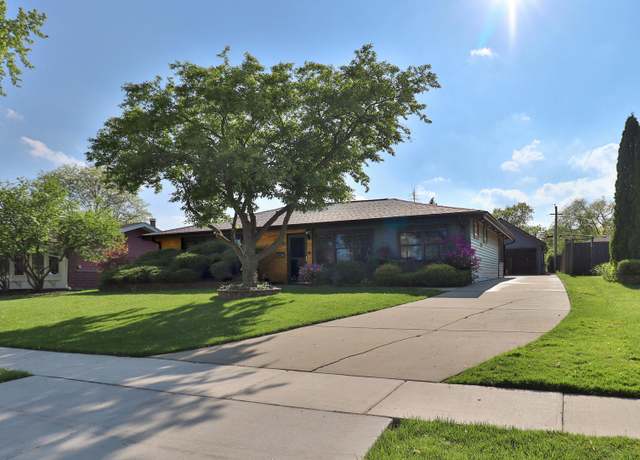 Property at 140 Princeton St, Hoffman Estates, IL 60169, 3 beds, 1.5 baths