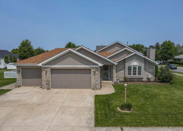 Property at 413 W Cook St, Manteno, IL 60950, 4 beds, 3 baths