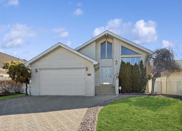 Property at 7505 Blazer Ave, Justice, IL 60458, 4 beds, 3 baths