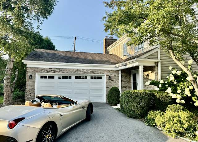 Property at 5701 Foxgate Ln, Hinsdale, IL 60521, 3 beds, 2.5 baths