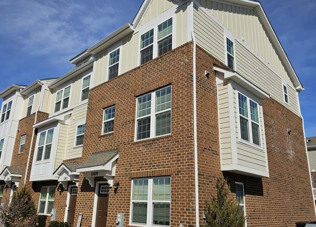 Property at 10609 Owain Way, Orland Park, IL 60462, 3 beds, 2.5 baths