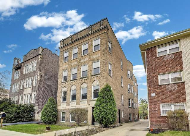 Property at 2061 W Farwell Ave #1, Chicago, IL 60645, 3 beds, 2 baths