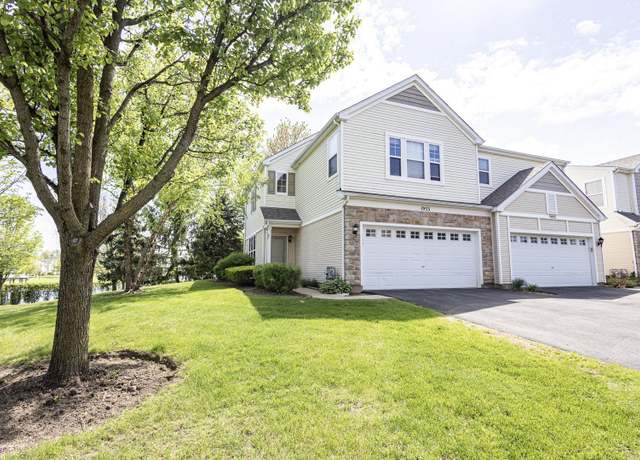 Property at 1953 Cobblestone Dr, Carpentersville, IL 60110, 3 beds, 2.5 baths