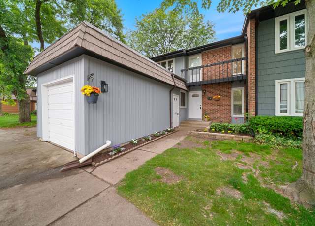 Property at 13 Cypress Sq, Elgin, IL 60123, 3 beds, 1.5 baths