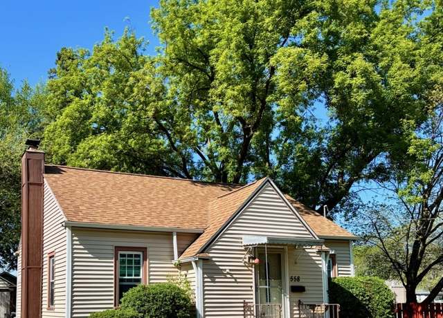 Property at 558 Lincoln Ave, Elgin, IL 60120, 2 beds, 1 bath
